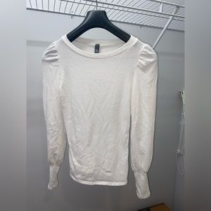 Women’s XXS puff sleeve sweater.